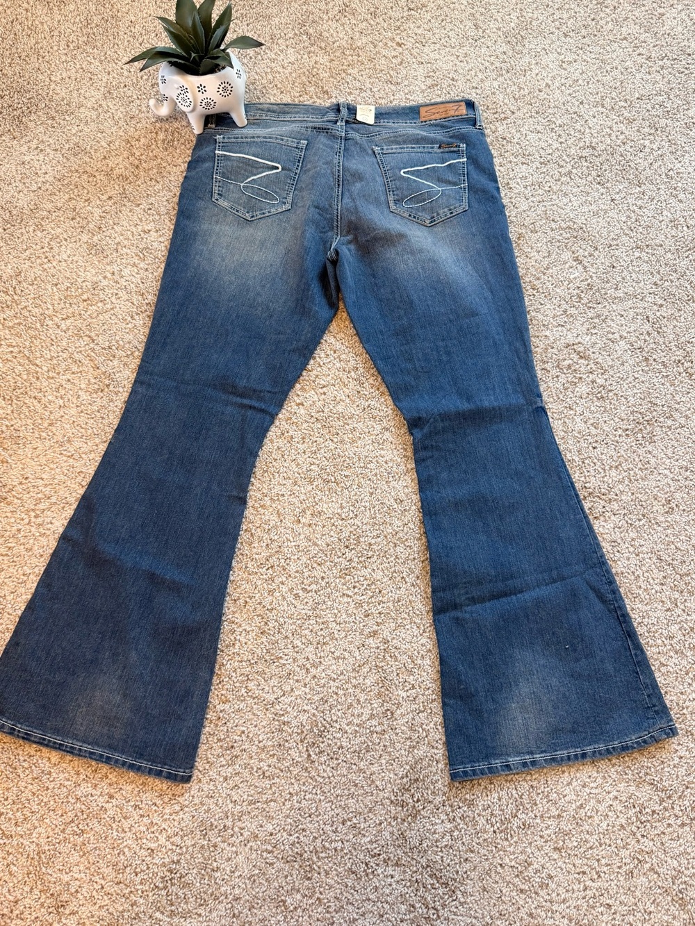 NWT Seven7 Women's plus Size Flare Jeans - Picture 2 of 13